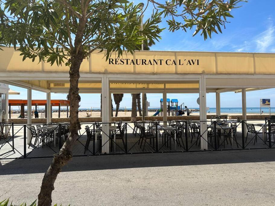 Апартаменты Cunit, Front Line With Sea View Экстерьер фото