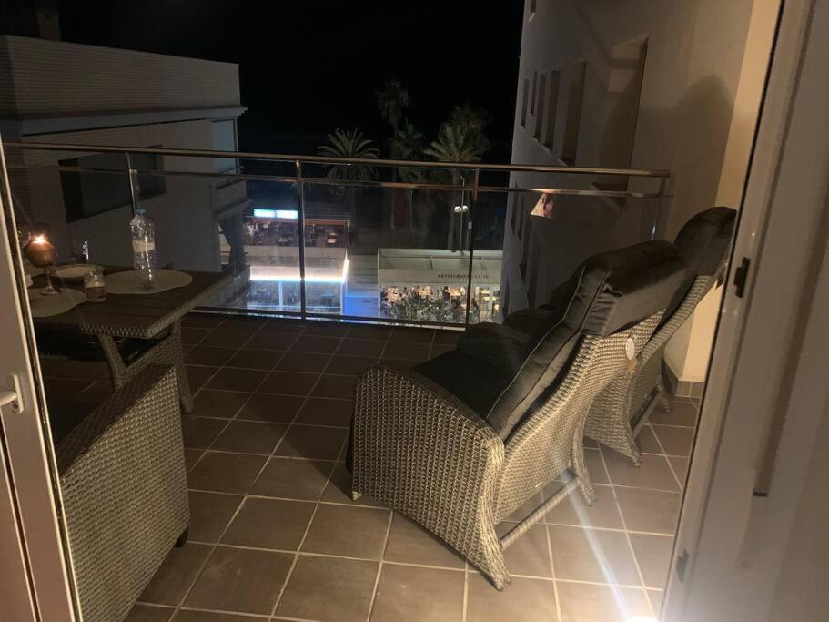 Апартаменты Cunit, Front Line With Sea View Экстерьер фото